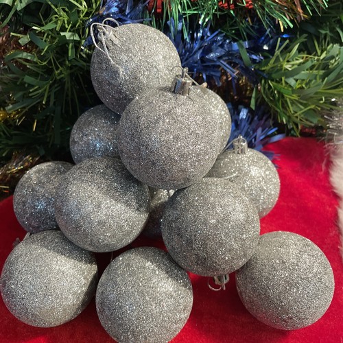 12x glitter silver baubles - glitter,