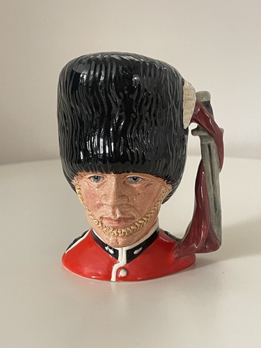 Royal doulton the guardsman - royal,