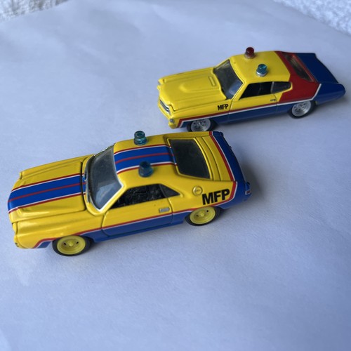 2010 johnny lightning - 1:64,