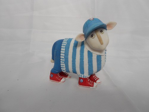 Ewe and sheep figure - ewe, ~