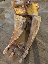 CAT Digging Bucket to suit Digger 65mm Pin 21 inch **Can Deliver Nationwide**