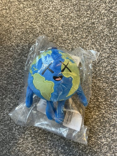Uniqlo kaws universe earth - uniqlo,