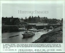 1990 Press Photo Cabin cruiser navigating the Caldonian Canal in Scotland