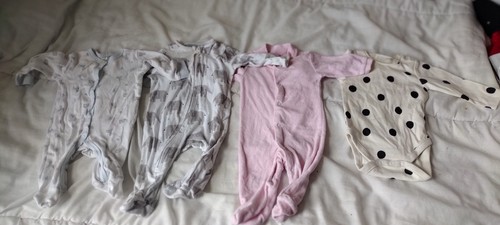 Clothes bundle newborn and - (newborn,