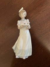 Lladro Girl With Cake Porcelain Figurine 5429 . Excellent Condition. No Box