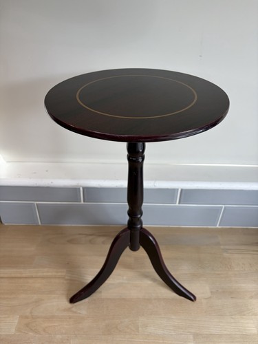 Vintage round side table - round,