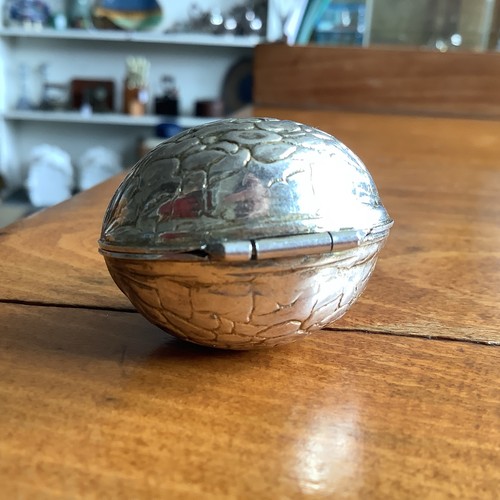 Silver walnut snuf box thimble - snuf, box/thimble