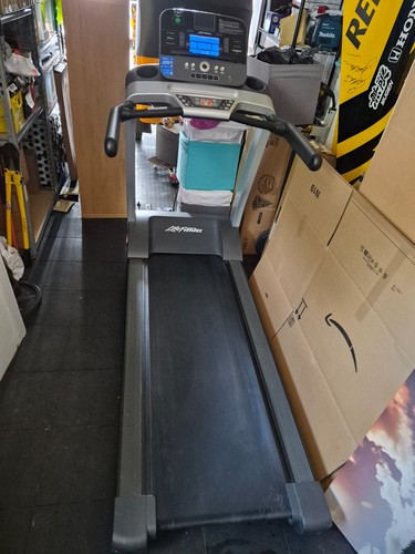 Life fitness treadmill - t3,