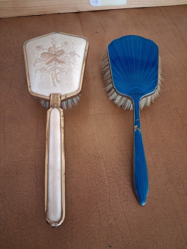 Antique hair brushes - x,