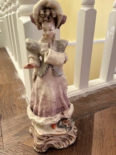 Porcelain figurines ladies - porcelain, of