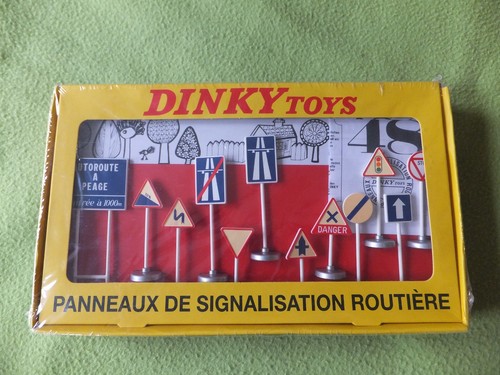 New sealed dinky road signs - dinky,
