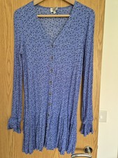 In The Style Ladies Dress Size 10 Crinkle Material Cornflower Blue Floral