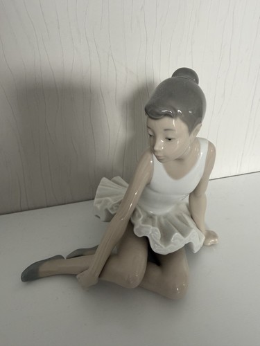 Lladro nao ballet figure - nao,