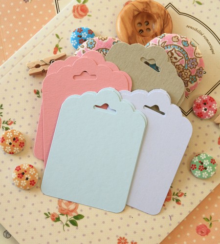 Colour fancy scallop tags - colour,