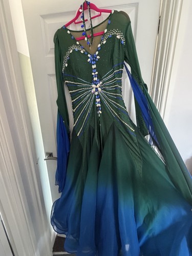 Green blue competition - green,