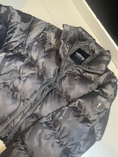 Woman’s Trapstar coat small