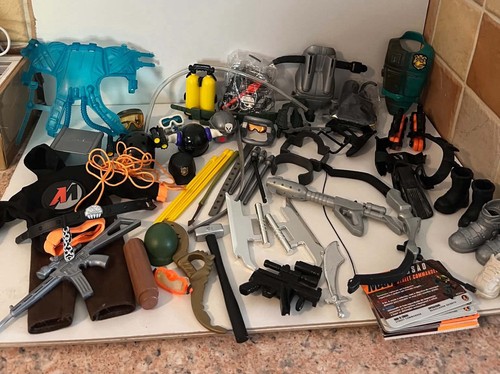 Vintage 90s action - man, weapons