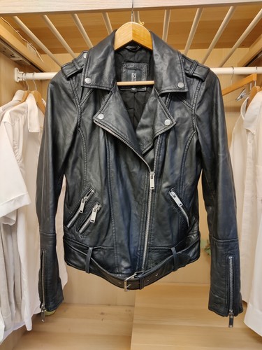 River island studio - island,