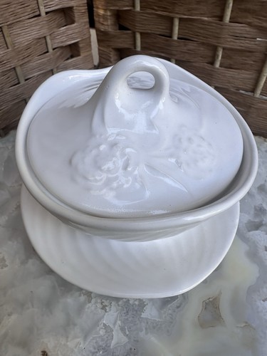 White ceramic covered - ceramic, sauce