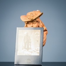 PARASTONE Resin Sculpture