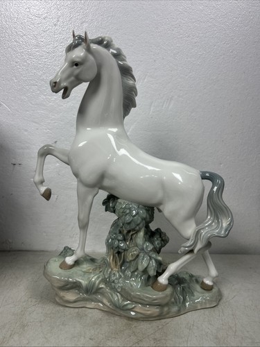 Lladro caballo arrogante horse - arrogante,