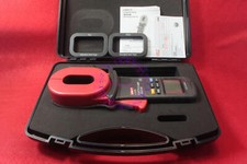 one UNI-T UT275 Earth Ground