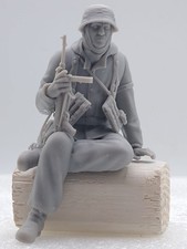#238-1/16TH-SOLID RESIN-WW2 GERMAN TANK RIDER w MP40-FAST+FREE P+P