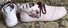 TOMS BOTA Floral Embroidery