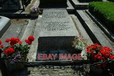 PHOTO  BLADON CHURCH THE GRAVE