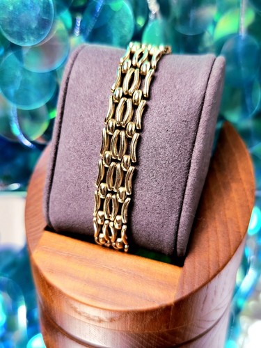Solid 9ct yellow gold - yellow, gate