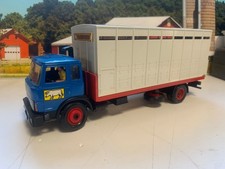 BRITAINS FARM. 1:32. LIVESTOCK TRANSPORTER.CATTLE LORRY.ANIMAL TRUCK.IVECO LORRY