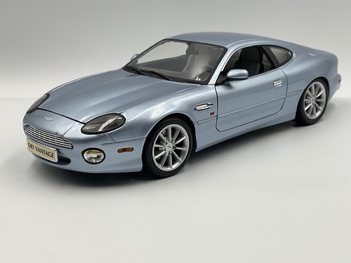 Maisto scale aston martin - 1:18,