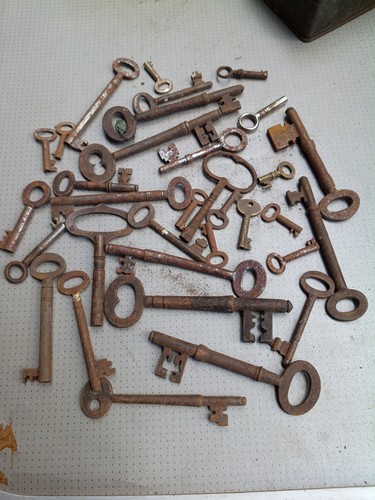 Joblot vintage keys - joblot,