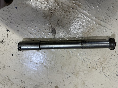 Triumph 900 triple front axle - triple,