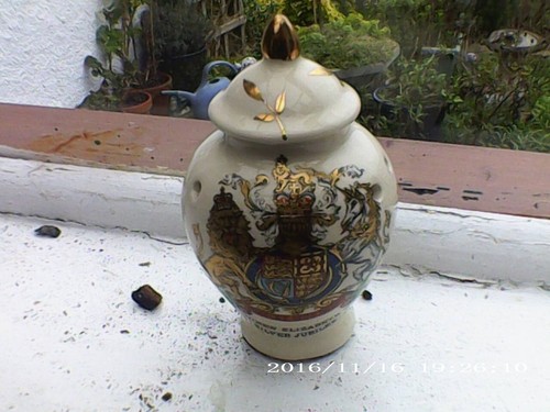 Queen silver jubilee - silver,