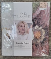 Holly Willoughby Dramatic