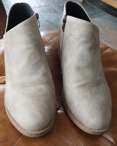 Light beige mottled - mottled, suede
