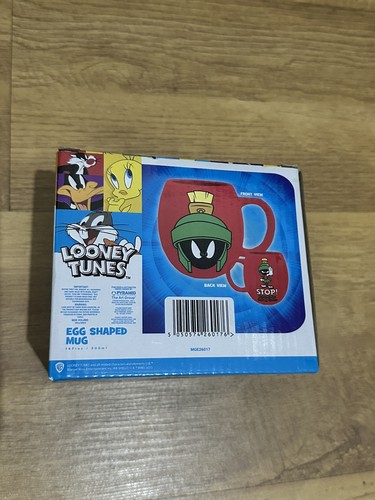 Official looney tunes pyramid - looney,