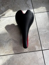Fi’zi:k Aliante Road Bike Saddle 150mm Wide x 270mm Long Black and Red Used