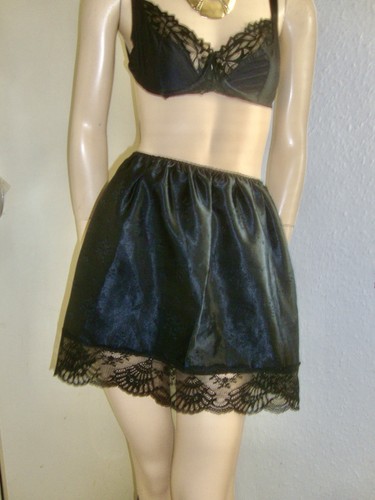 Vtg black high gloss liquid - black,