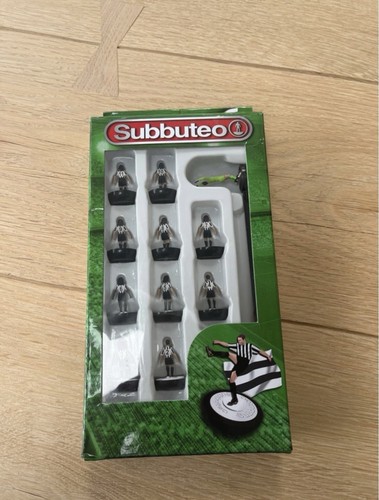 Subbuteo black white players - black,