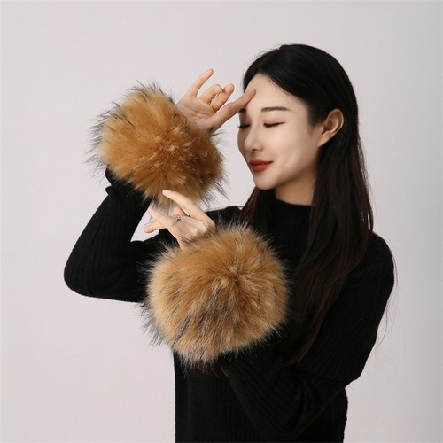 Pair faux fur - fur, cuffs
