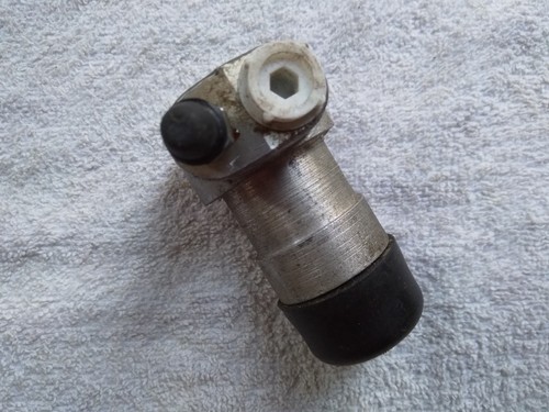 Clutch slave cylinder - slave, cylinder-triumph