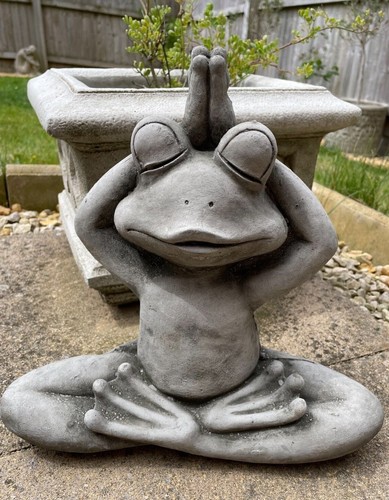 Yoga frog stone - frog,