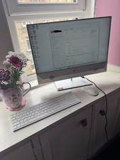 White HP Pavilion All In One
