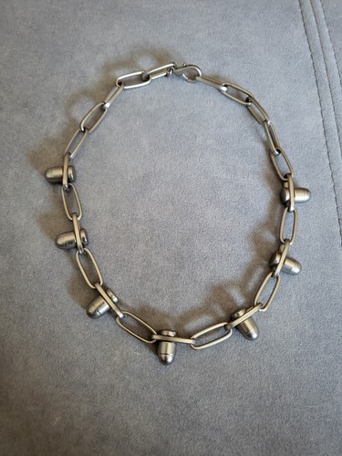 Chocker chain with fake - chain,