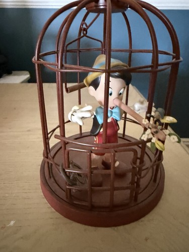Walt disney classics - walt, classics-pinocchio