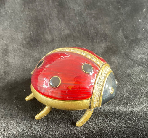 Red and black - black, brass