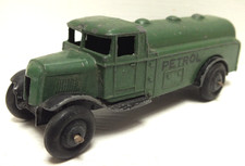 VINTAGE ORIGINAL DINKY MECCANO TOY CAR 25D GREEN PETROL TANKER UNBOXED