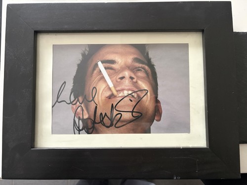 Robbie williams signed photo - signed,